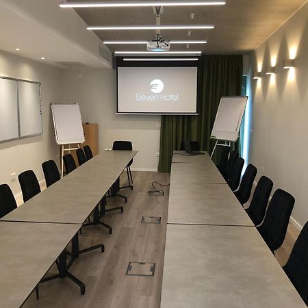 Eleven Business & Sport Hotel Jaszarokszallas Екстер'єр фото