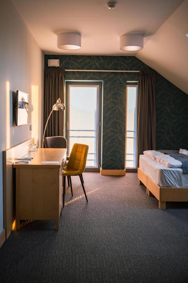 Eleven Business & Sport Hotel Jaszarokszallas Екстер'єр фото