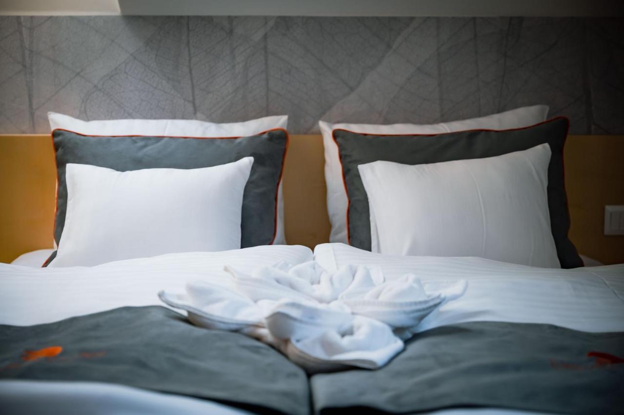 Eleven Business & Sport Hotel Jaszarokszallas Екстер'єр фото