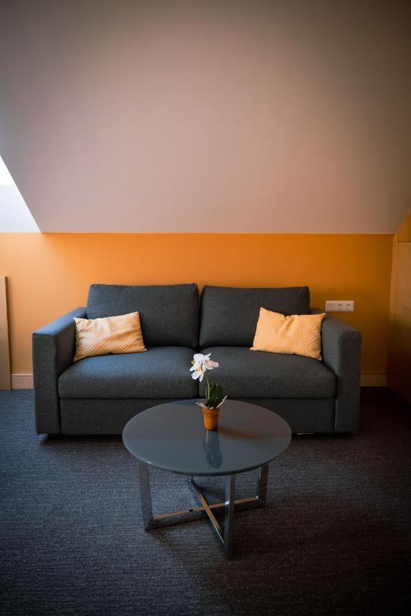 Eleven Business & Sport Hotel Jaszarokszallas Екстер'єр фото