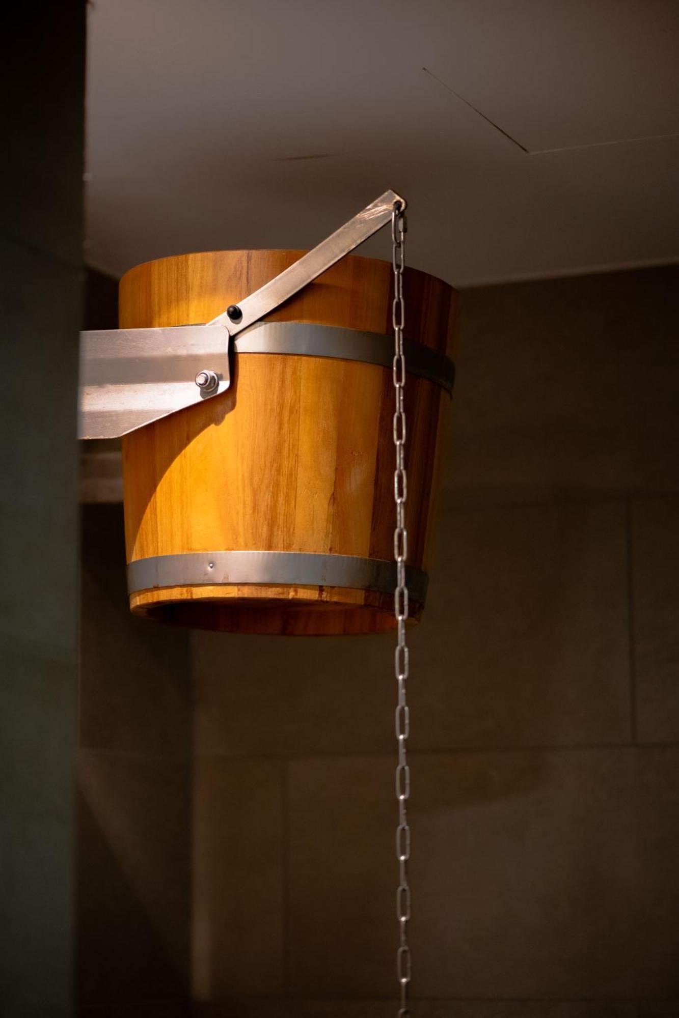 Eleven Business & Sport Hotel Jaszarokszallas Екстер'єр фото
