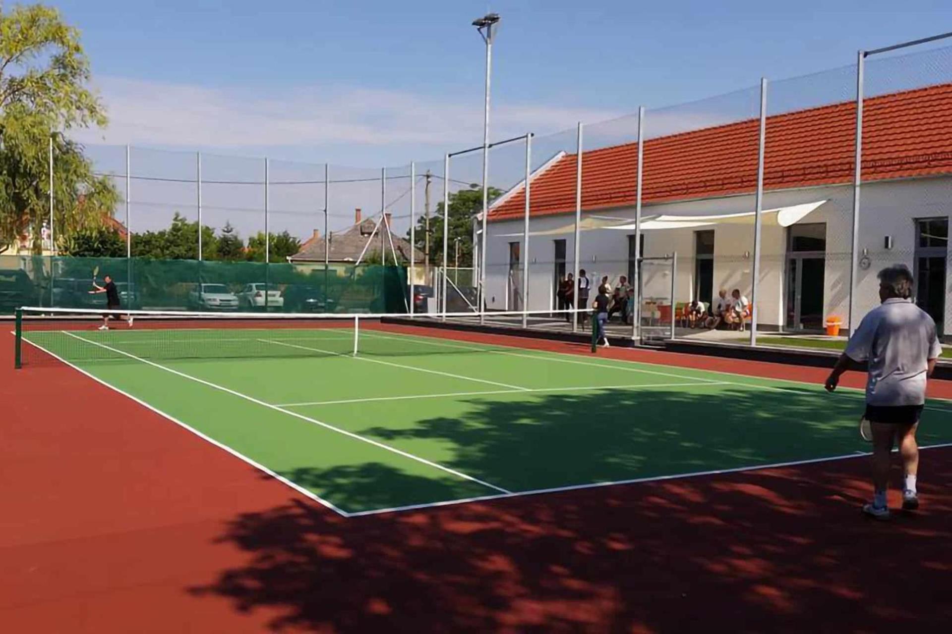 Eleven Business & Sport Hotel Jaszarokszallas Екстер'єр фото